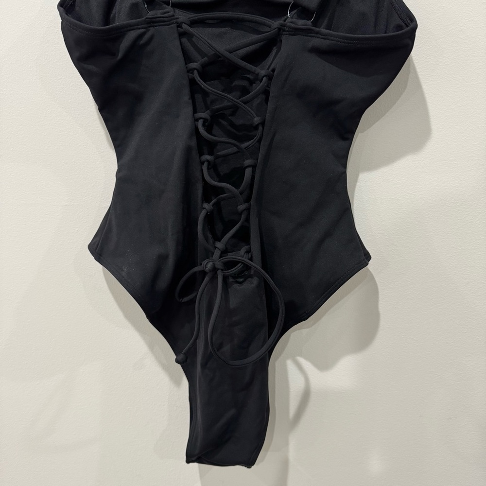 TA3 Size Medium Squarey High Cut Once Piece in Black - Picture 4 of 6